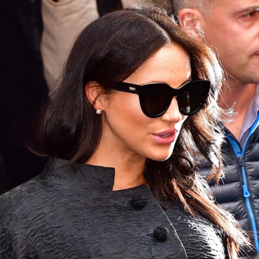 Le Specs Iconic Air Heart Sunglasses
Outstanding condition. Only worn twice.